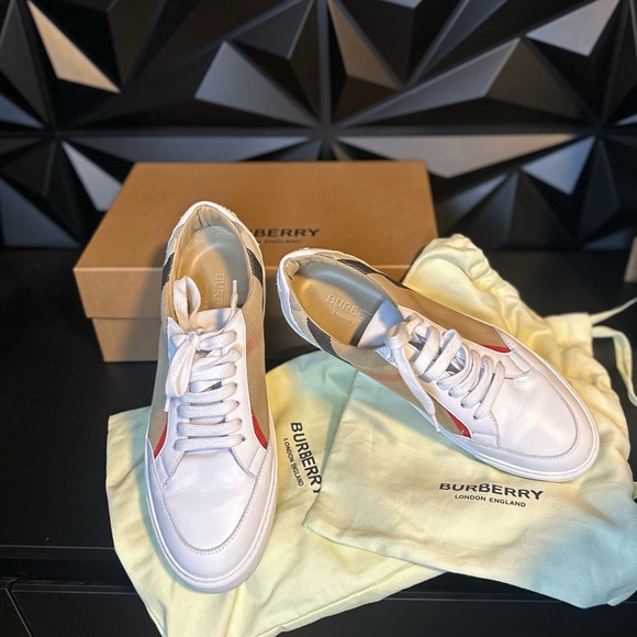 Burberry Check Sneaker - Picture 2 of 6